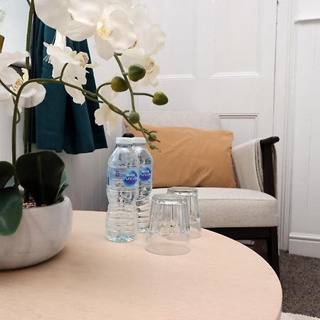 Cardiff City Guesthouse, Central Rooms, Fast Wi-Fi, On-Street Parking Buitenkant foto