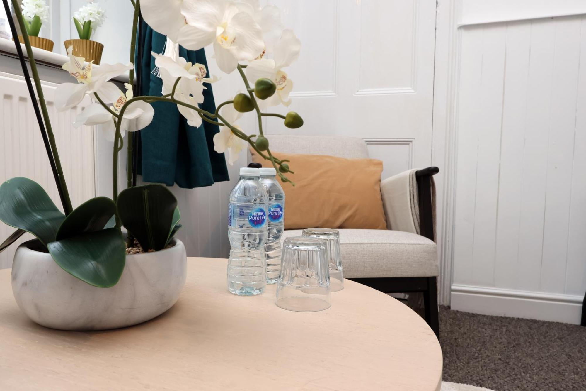 Cardiff City Guesthouse, Central Rooms, Fast Wi-Fi, On-Street Parking Buitenkant foto