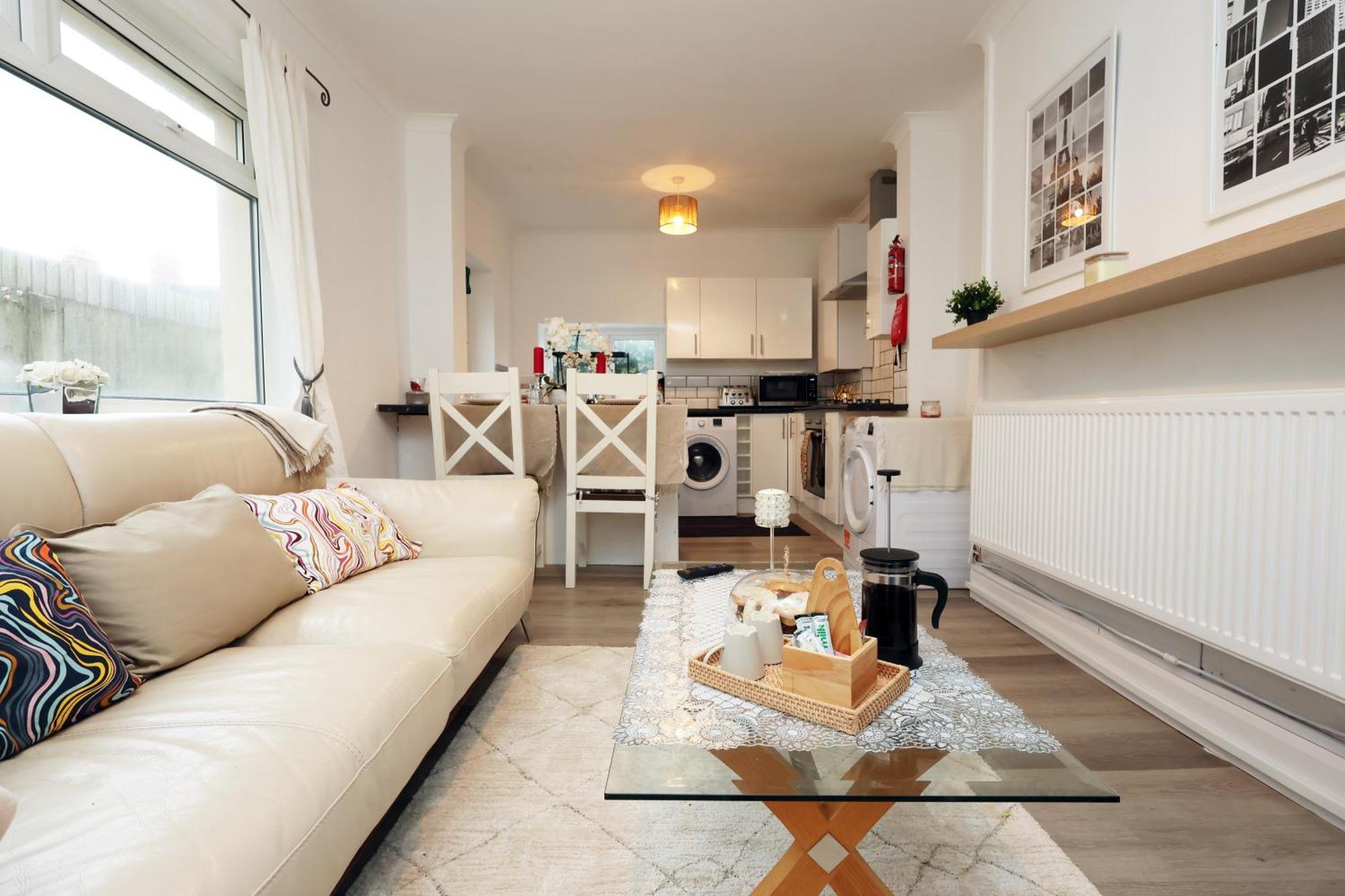 Cardiff City Guesthouse, Central Rooms, Fast Wi-Fi, On-Street Parking Buitenkant foto