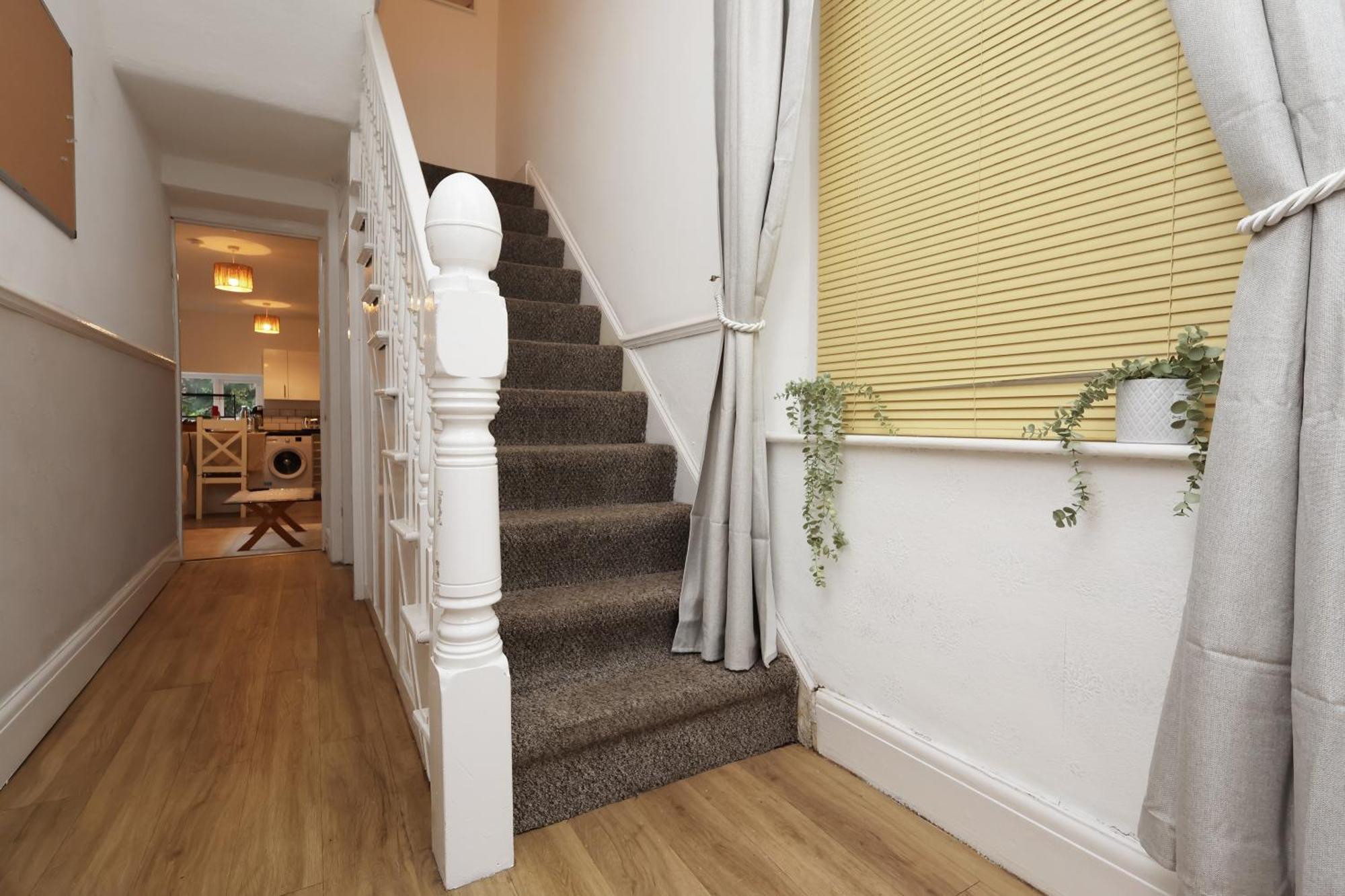 Cardiff City Guesthouse, Central Rooms, Fast Wi-Fi, On-Street Parking Buitenkant foto