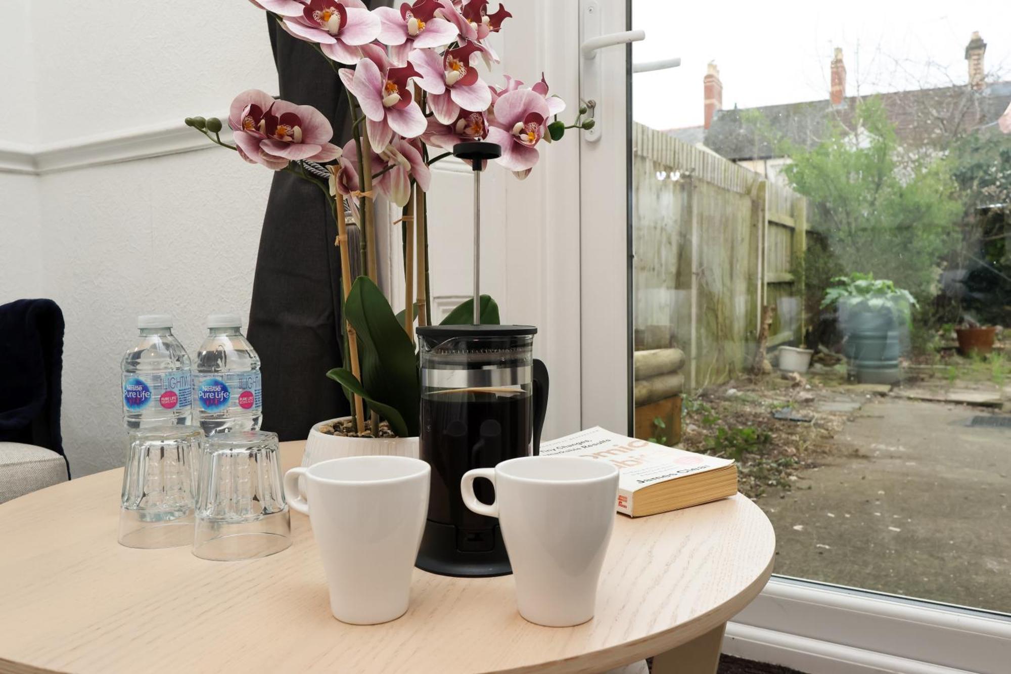 Cardiff City Guesthouse, Central Rooms, Fast Wi-Fi, On-Street Parking Buitenkant foto
