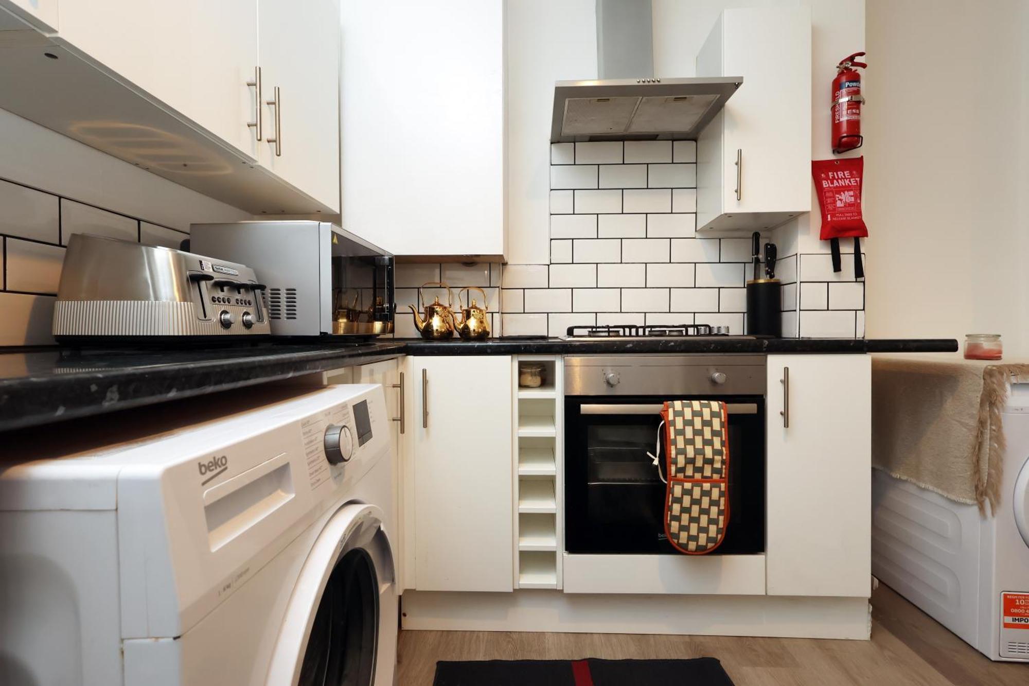 Cardiff City Guesthouse, Central Rooms, Fast Wi-Fi, On-Street Parking Buitenkant foto
