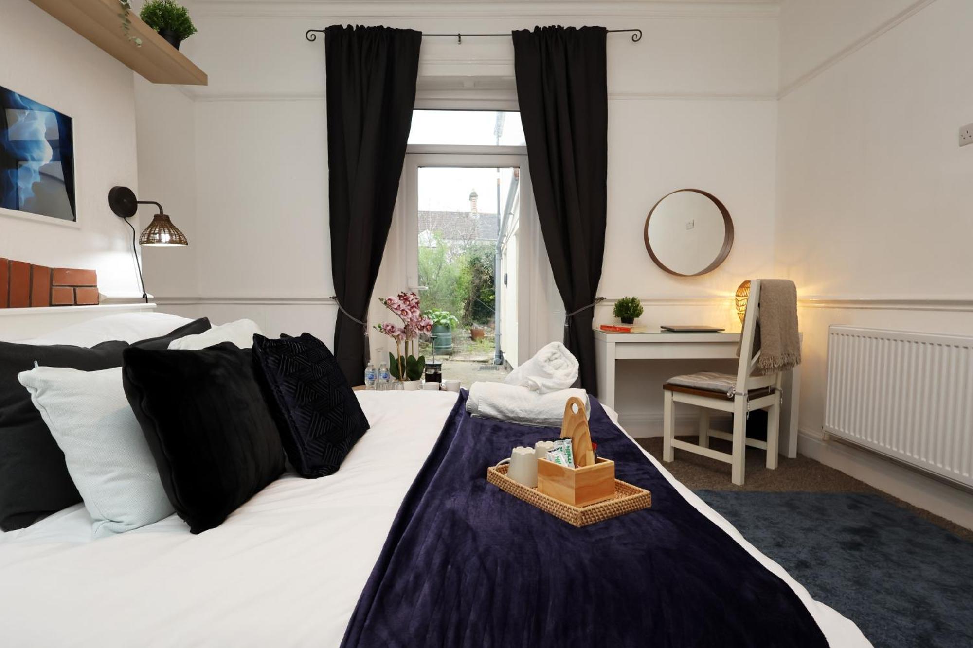 Cardiff City Guesthouse, Central Rooms, Fast Wi-Fi, On-Street Parking Buitenkant foto