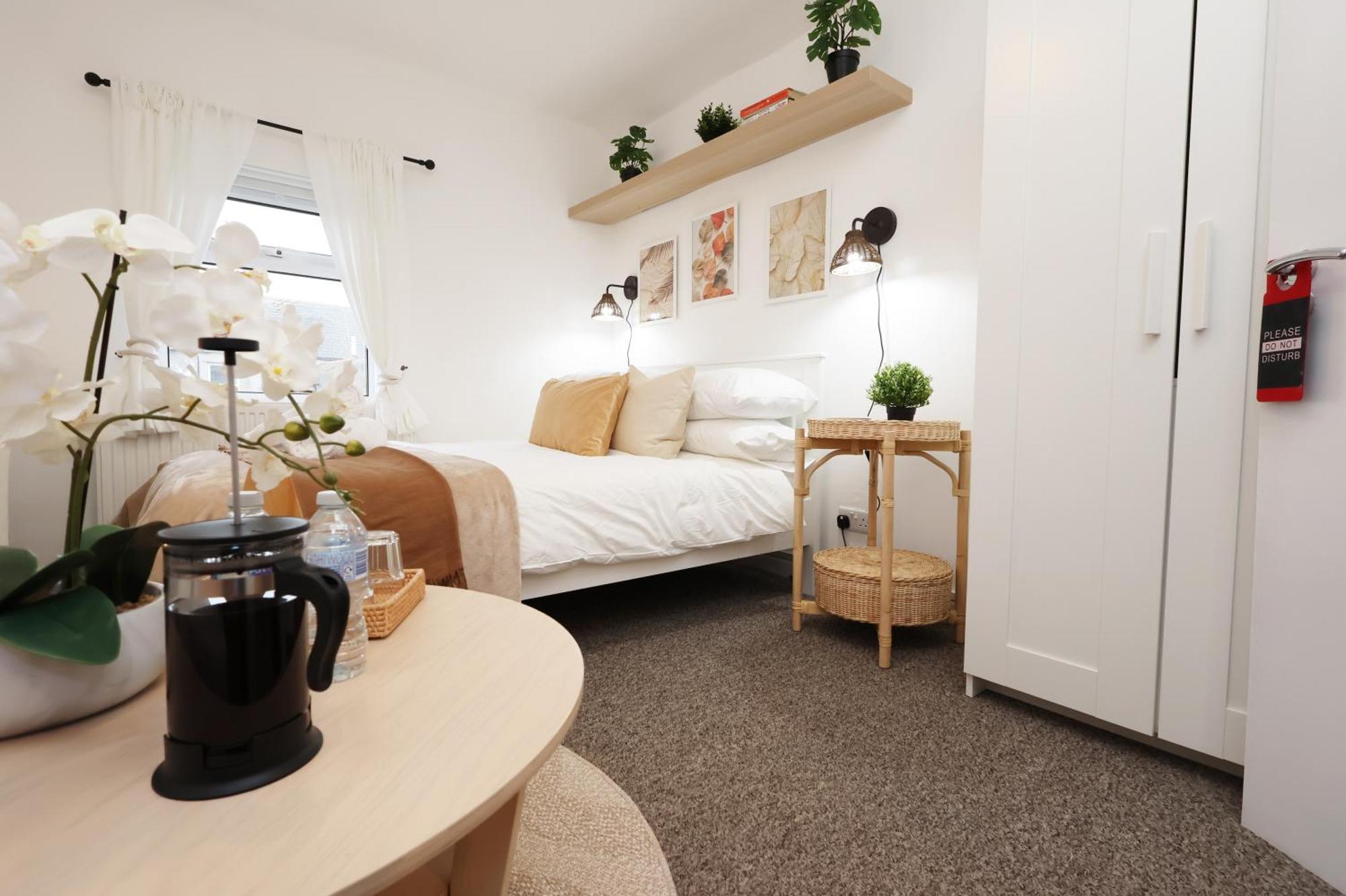 Cardiff City Guesthouse, Central Rooms, Fast Wi-Fi, On-Street Parking Buitenkant foto
