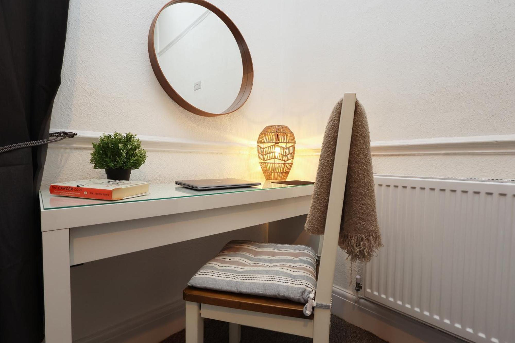 Cardiff City Guesthouse, Central Rooms, Fast Wi-Fi, On-Street Parking Buitenkant foto