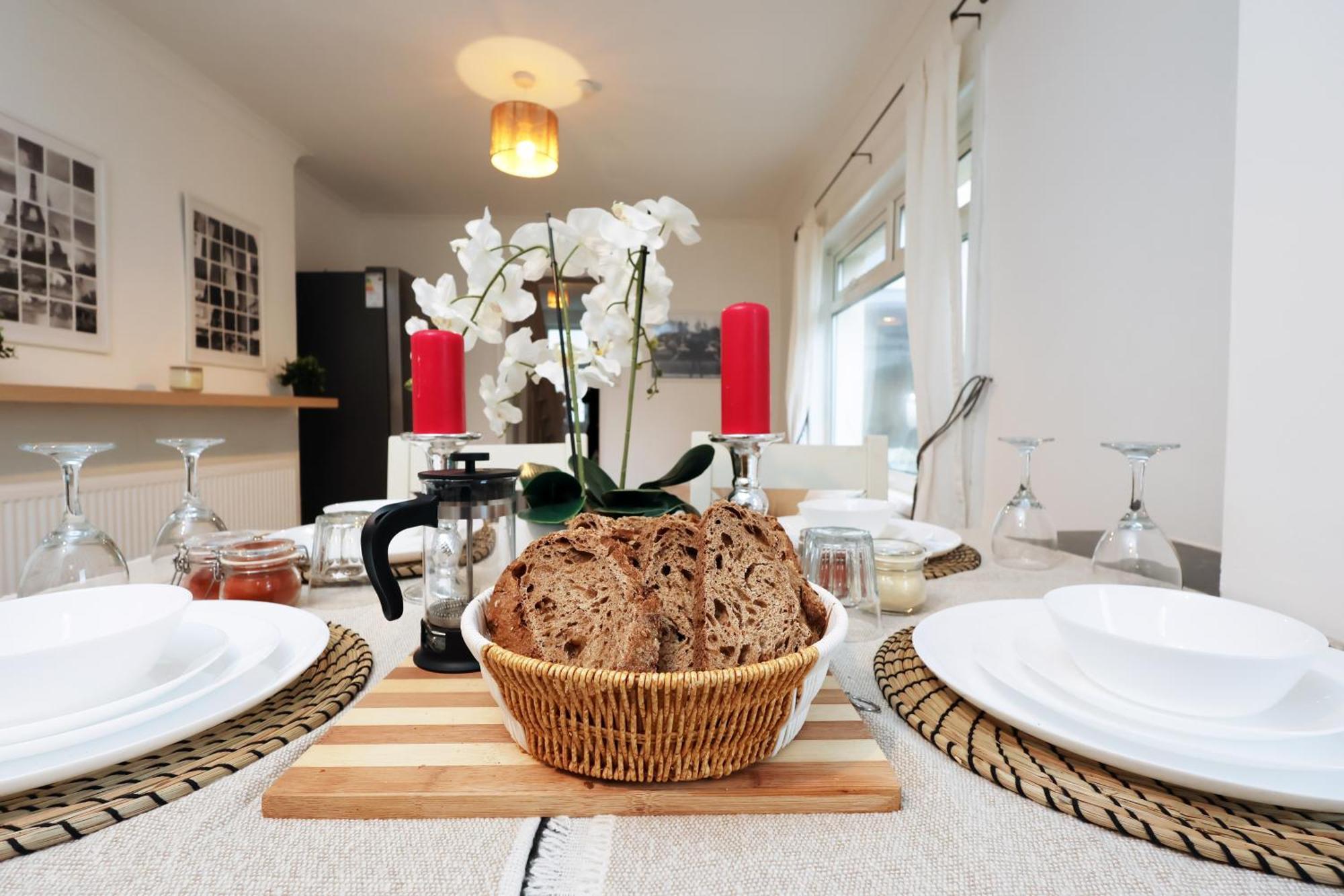 Cardiff City Guesthouse, Central Rooms, Fast Wi-Fi, On-Street Parking Buitenkant foto