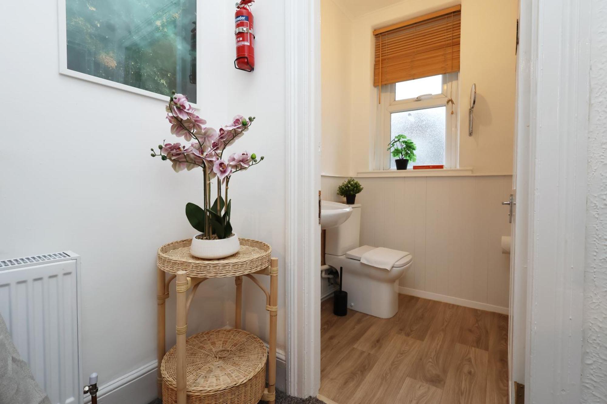 Cardiff City Guesthouse, Central Rooms, Fast Wi-Fi, On-Street Parking Buitenkant foto