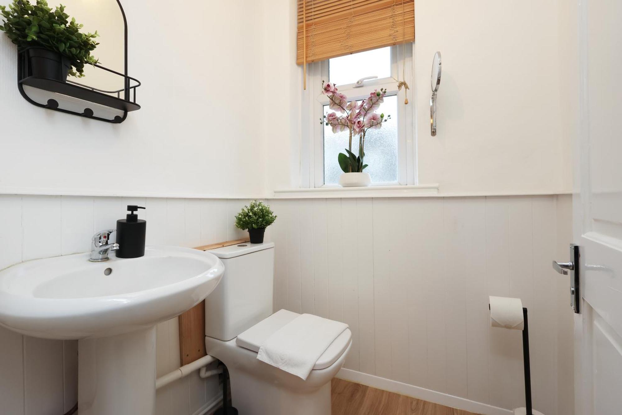 Cardiff City Guesthouse, Central Rooms, Fast Wi-Fi, On-Street Parking Buitenkant foto